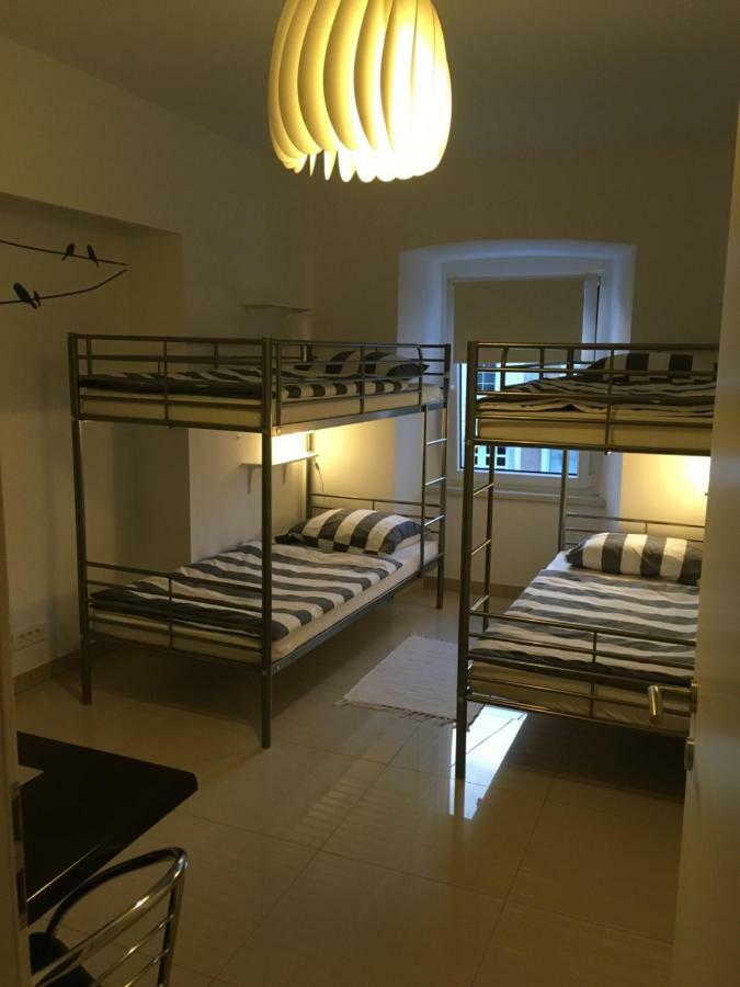 Eagle'S Nest Hostel Postojna Kültér fotó