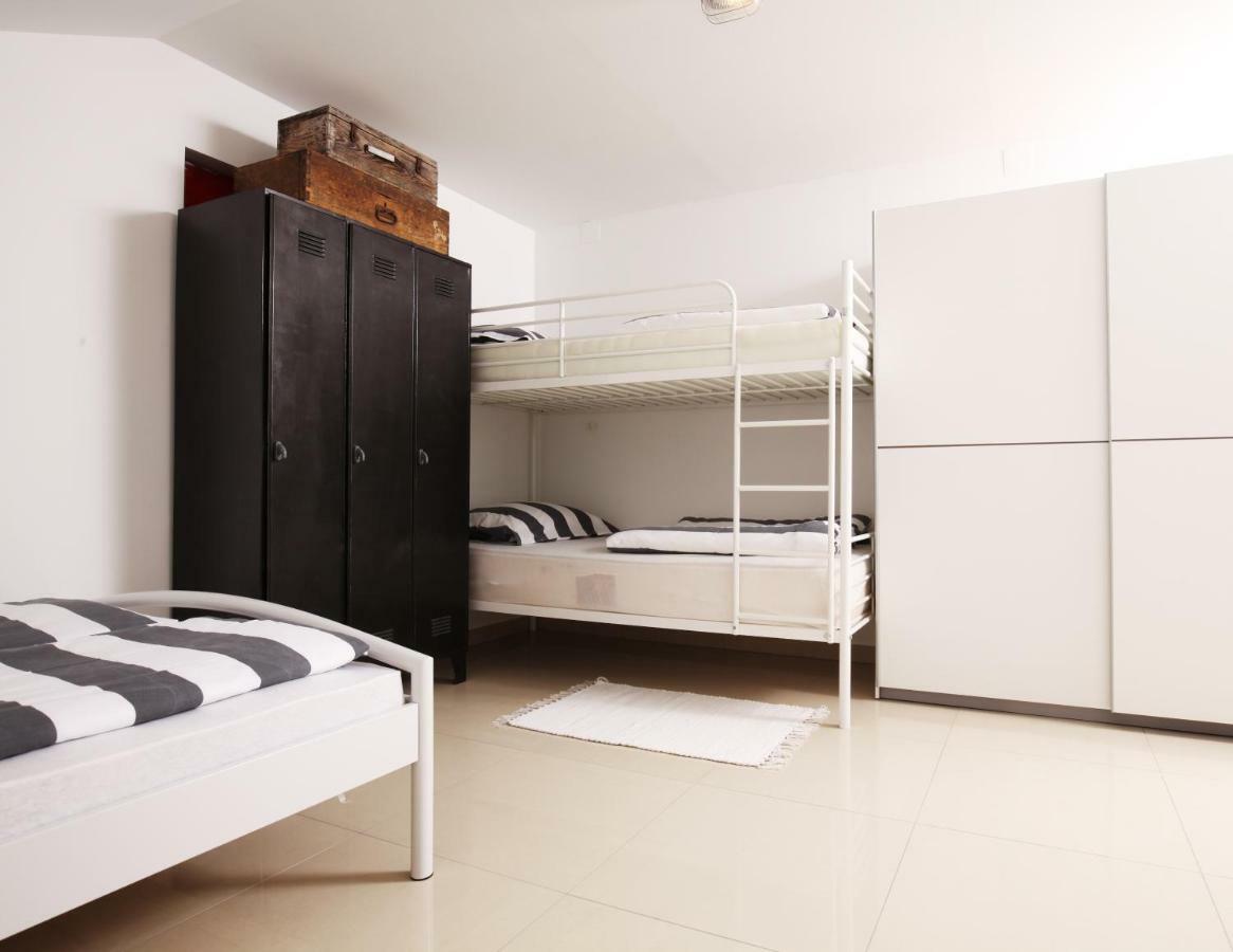 Eagle'S Nest Hostel Postojna Kültér fotó