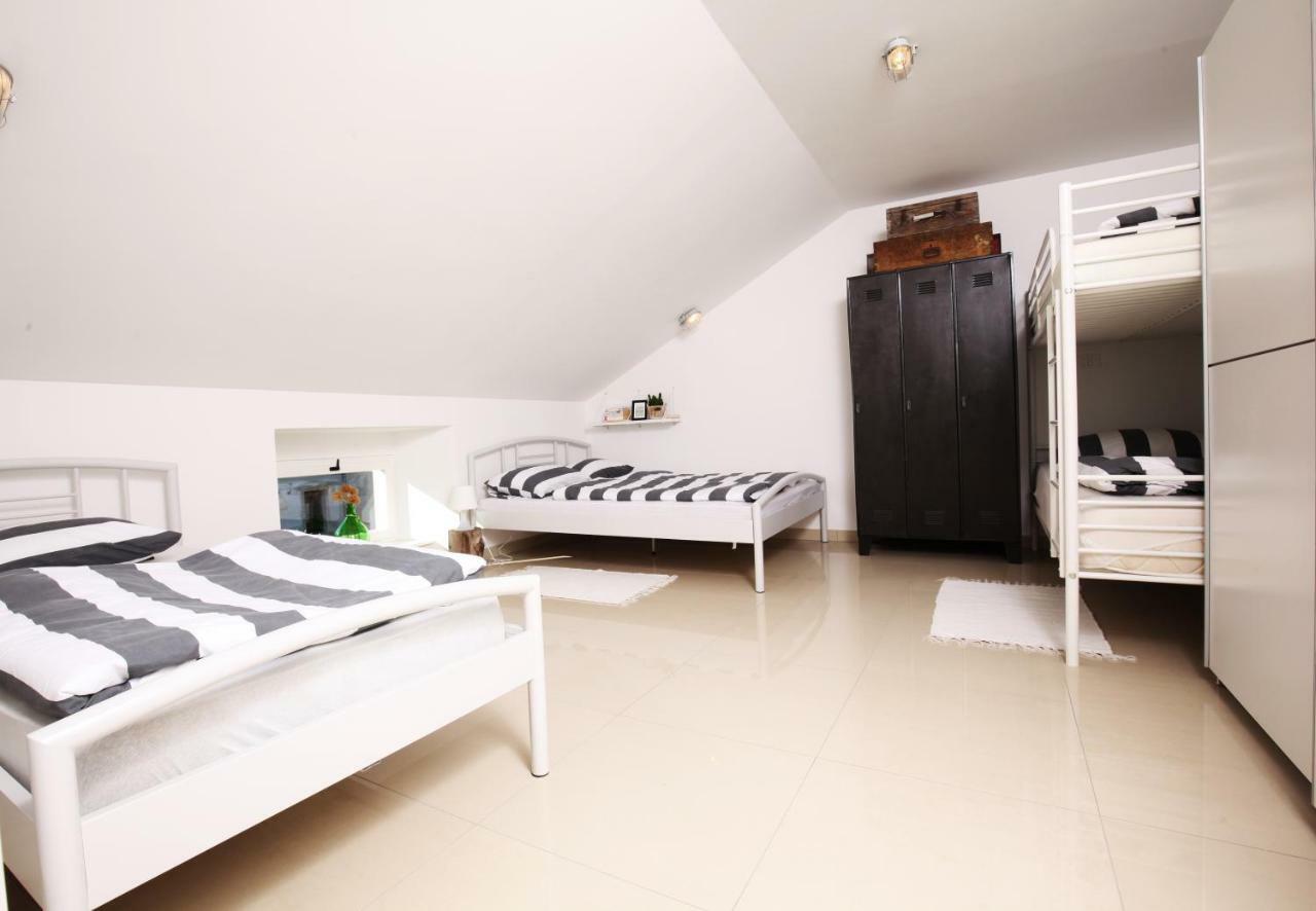 Eagle'S Nest Hostel Postojna Kültér fotó
